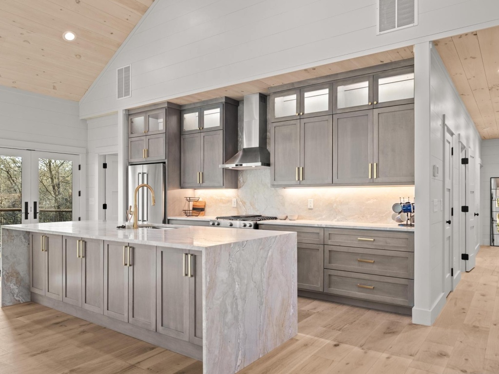 Highlands, North Carolina 28741, 2 Bedrooms Bedrooms, ,2.5 BathroomsBathrooms,Residential,For Sale,10446