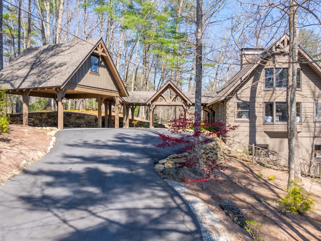 Cashiers, North Carolina 28717, 3 Bedrooms Bedrooms, ,3 BathroomsBathrooms,Residential,For Sale,10451