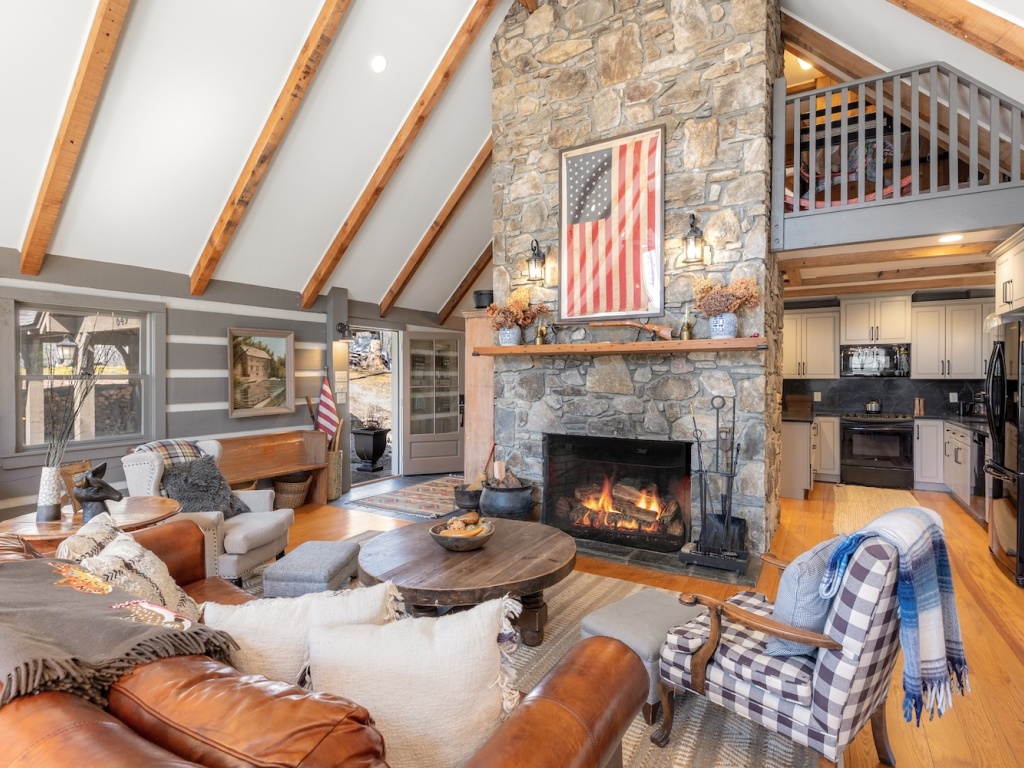 Cashiers, North Carolina 28717, 3 Bedrooms Bedrooms, ,3 BathroomsBathrooms,Residential,For Sale,10451