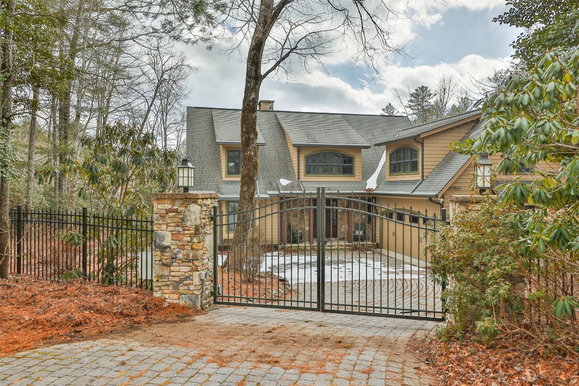 Sapphire, North Carolina 28774, 3 Bedrooms Bedrooms, ,3.5 BathroomsBathrooms,Residential,For Sale,10452