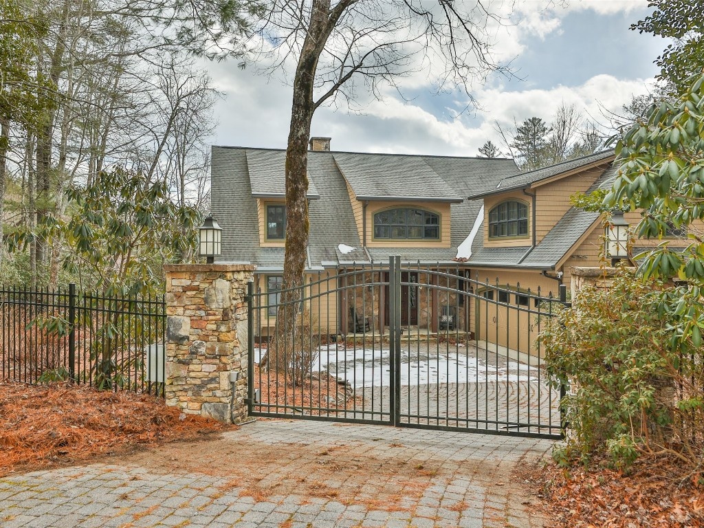 Sapphire, North Carolina 28774, 3 Bedrooms Bedrooms, ,3.5 BathroomsBathrooms,Residential,For Sale,10452