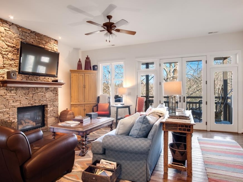 Highlands, North Carolina 28741, 3 Bedrooms Bedrooms, ,3 BathroomsBathrooms,Residential,For Sale,10453