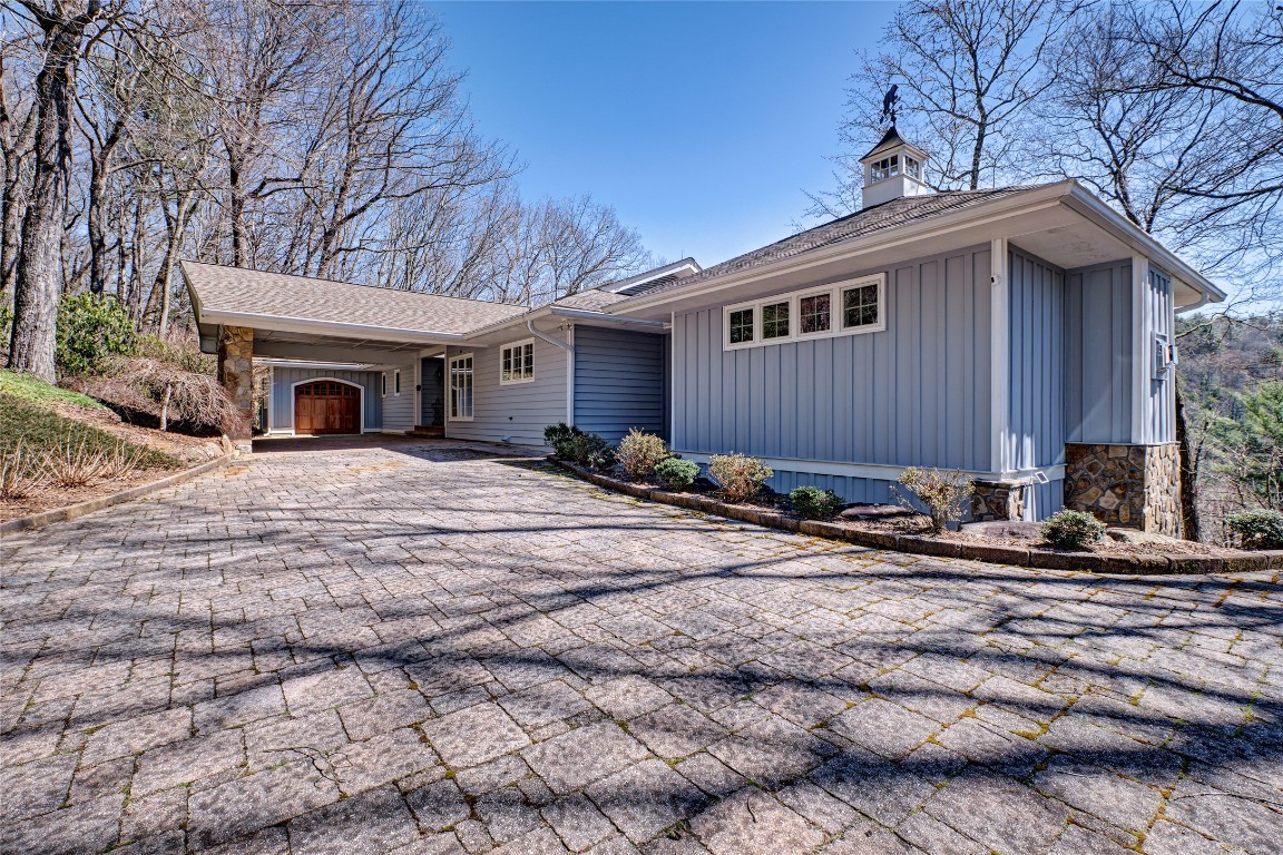 Highlands, North Carolina 28741, 4 Bedrooms Bedrooms, ,3.5 BathroomsBathrooms,Residential,For Sale,10459