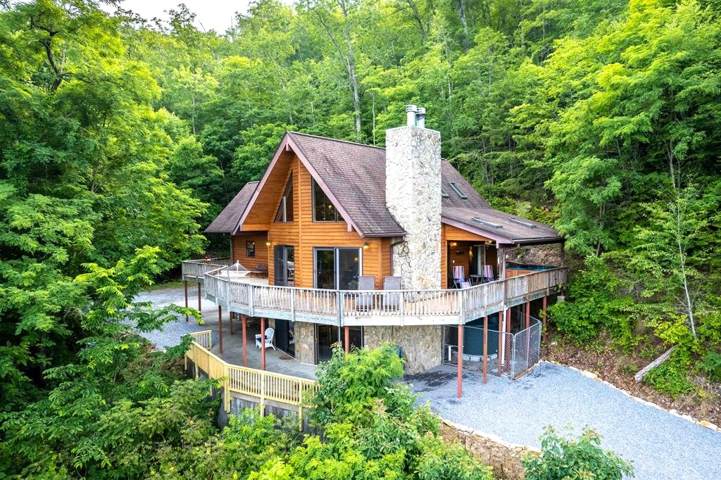 Whittier, North Carolina 28789, 3 Bedrooms Bedrooms, ,3.5 BathroomsBathrooms,Residential,For Sale,10467