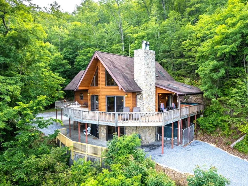 Whittier, North Carolina 28789, 3 Bedrooms Bedrooms, ,3.5 BathroomsBathrooms,Residential,For Sale,10467