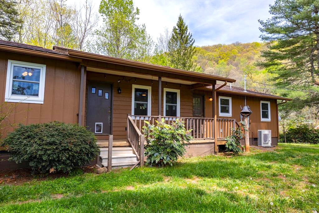 Cullowhee, North Carolina 28723, 4 Bedrooms Bedrooms, ,3 BathroomsBathrooms,Residential,For Sale,10470