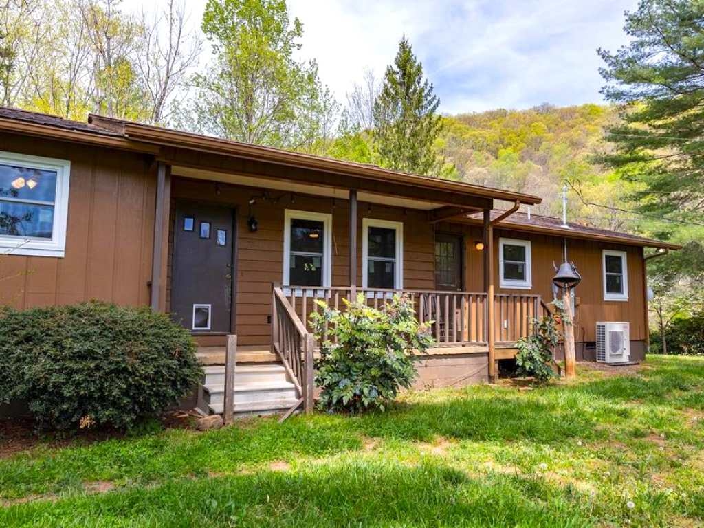 Cullowhee, North Carolina 28723, 4 Bedrooms Bedrooms, ,3 BathroomsBathrooms,Residential,For Sale,10470