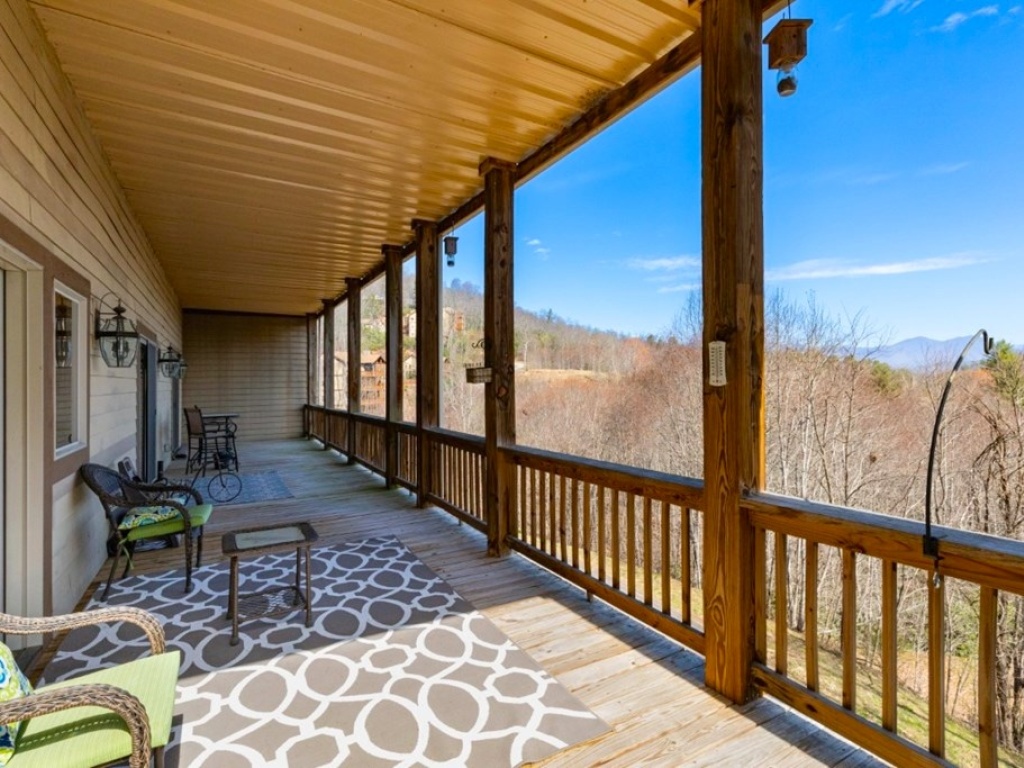 Whittier, North Carolina 28789, 3 Bedrooms Bedrooms, ,3 BathroomsBathrooms,Residential,For Sale,10471