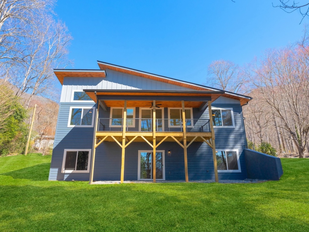 Sylva, North Carolina 28779, 3 Bedrooms Bedrooms, ,3 BathroomsBathrooms,Residential,For Sale,10473