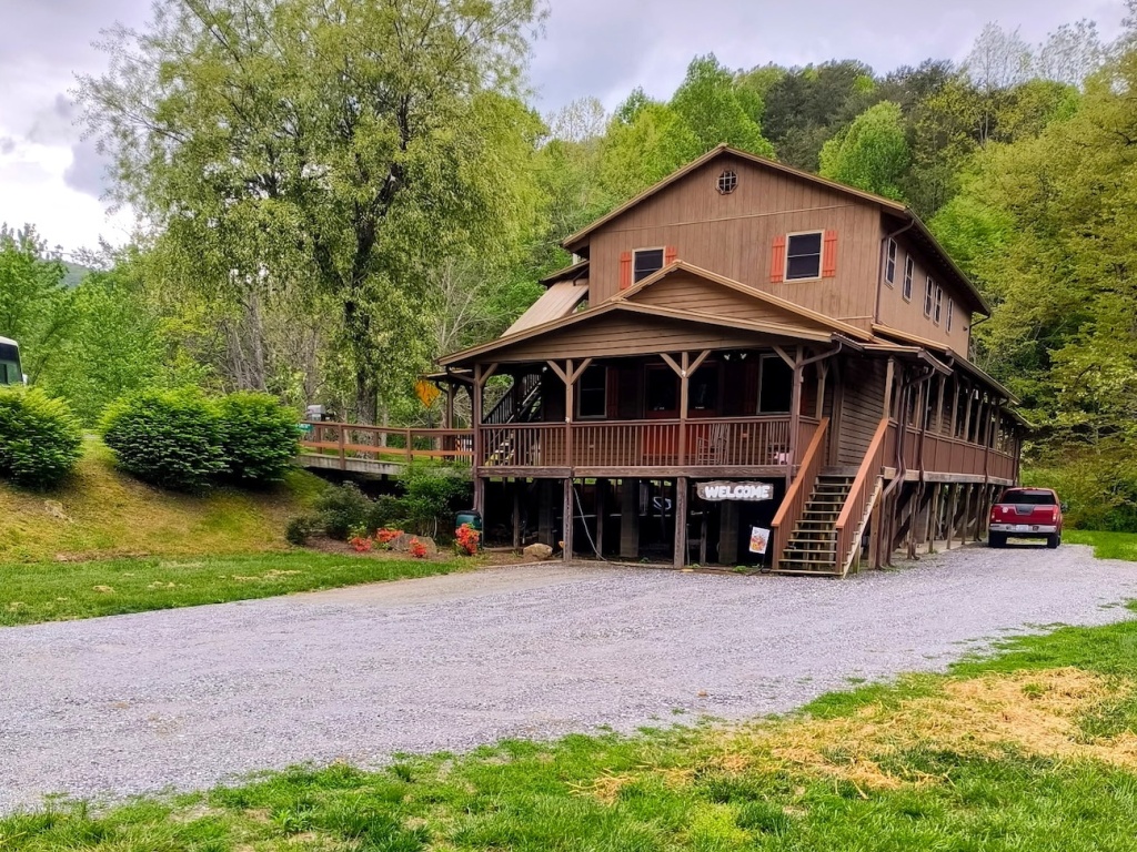 Tuckasegee, North Carolina 28783, 3 Bedrooms Bedrooms, ,3 BathroomsBathrooms,Residential,For Sale,10475