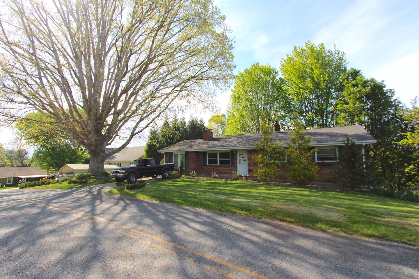 Clyde, North Carolina 28721, 3 Bedrooms Bedrooms, ,2 BathroomsBathrooms,Residential,For Sale,10476
