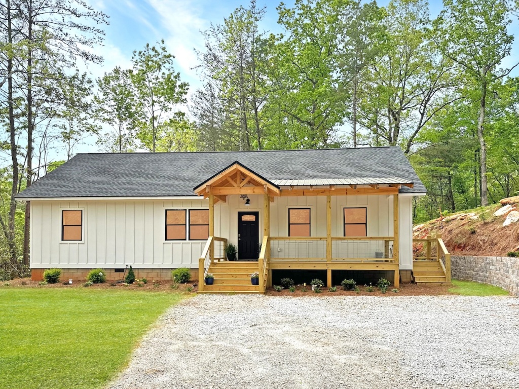Clayton, Georgia 30525, 3 Bedrooms Bedrooms, ,2 BathroomsBathrooms,Residential,For Sale,10478