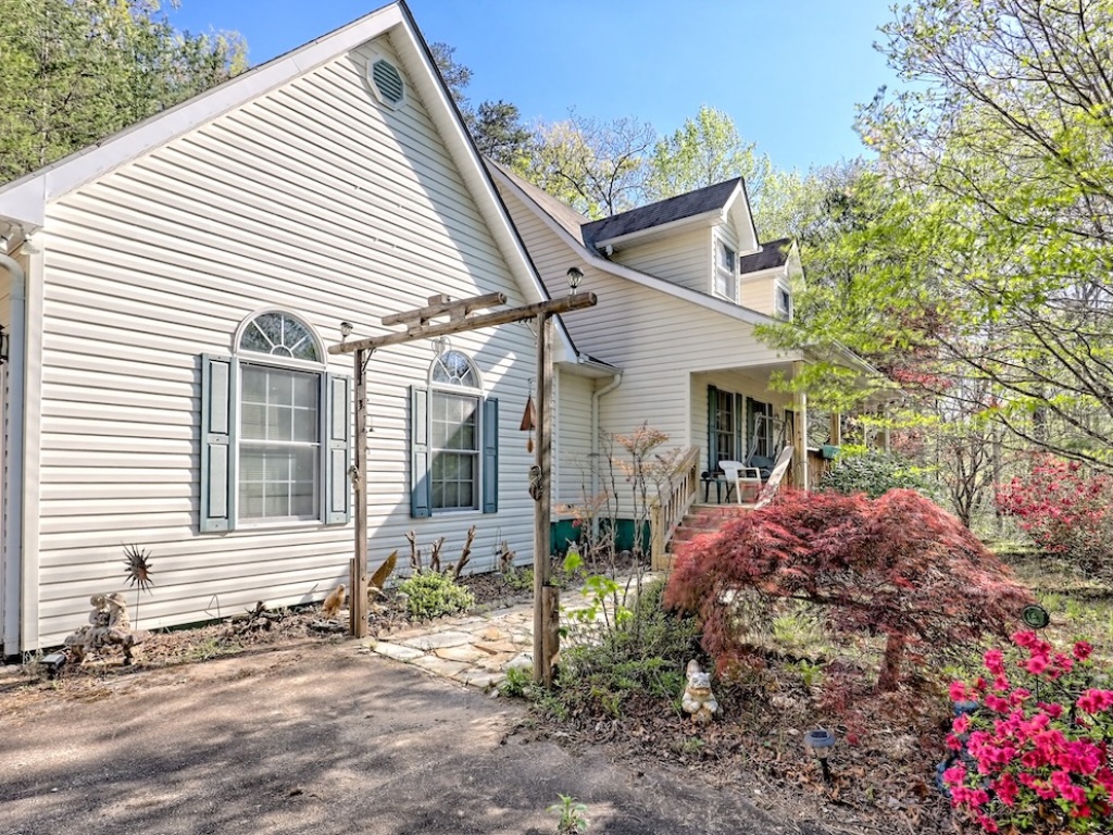 Clayton, Georgia 30525, 3 Bedrooms Bedrooms, ,2 BathroomsBathrooms,Residential,For Sale,10481