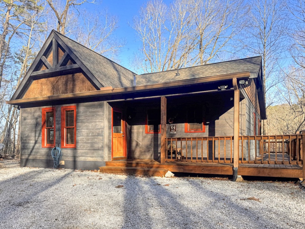 Lakemont, Georgia 30552, 3 Bedrooms Bedrooms, ,3.5 BathroomsBathrooms,Residential,For Sale,10485