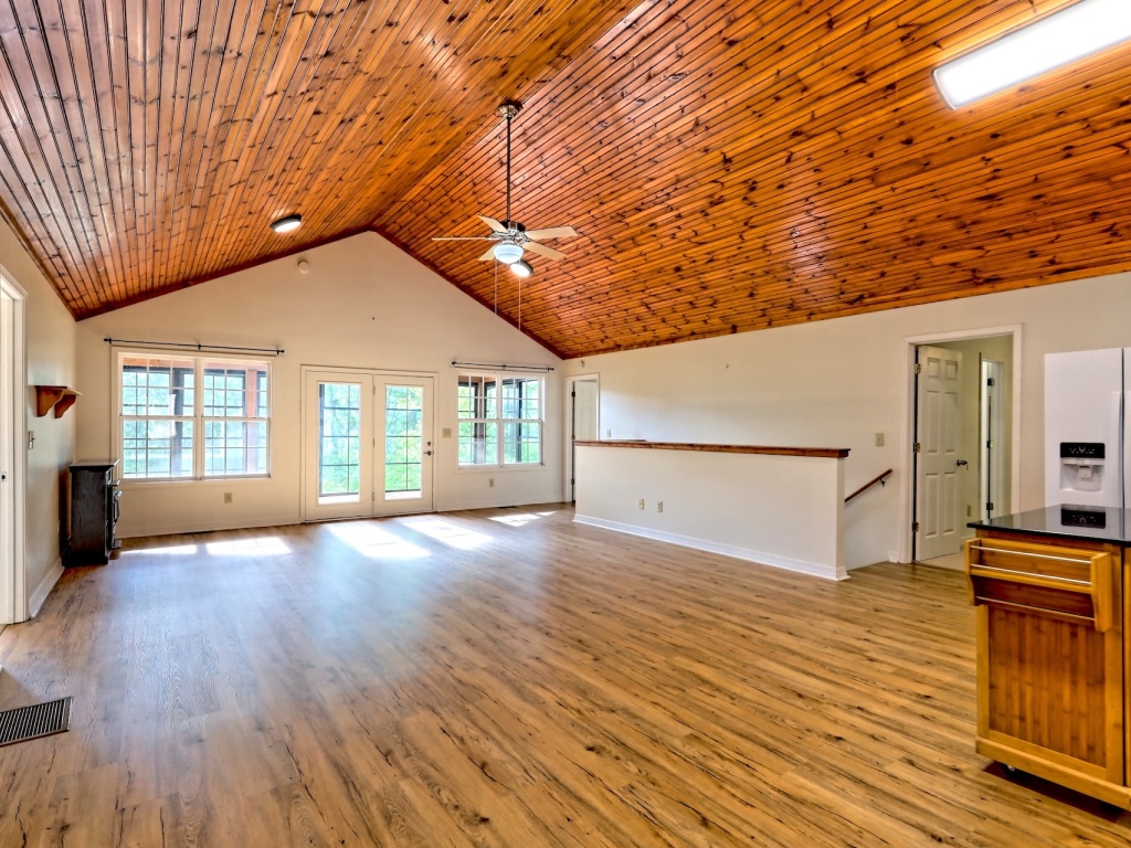 Rabun Gap, Georgia 30568, 4 Bedrooms Bedrooms, ,3 BathroomsBathrooms,Residential,For Sale,10497