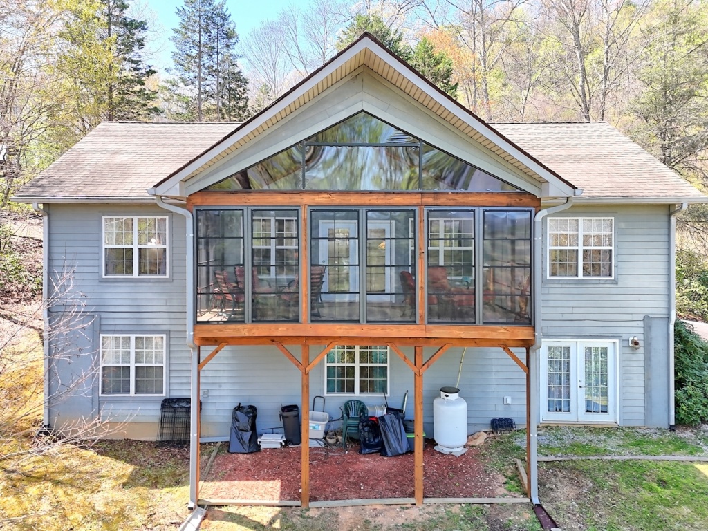 Rabun Gap, Georgia 30568, 4 Bedrooms Bedrooms, ,3 BathroomsBathrooms,Residential,For Sale,10497