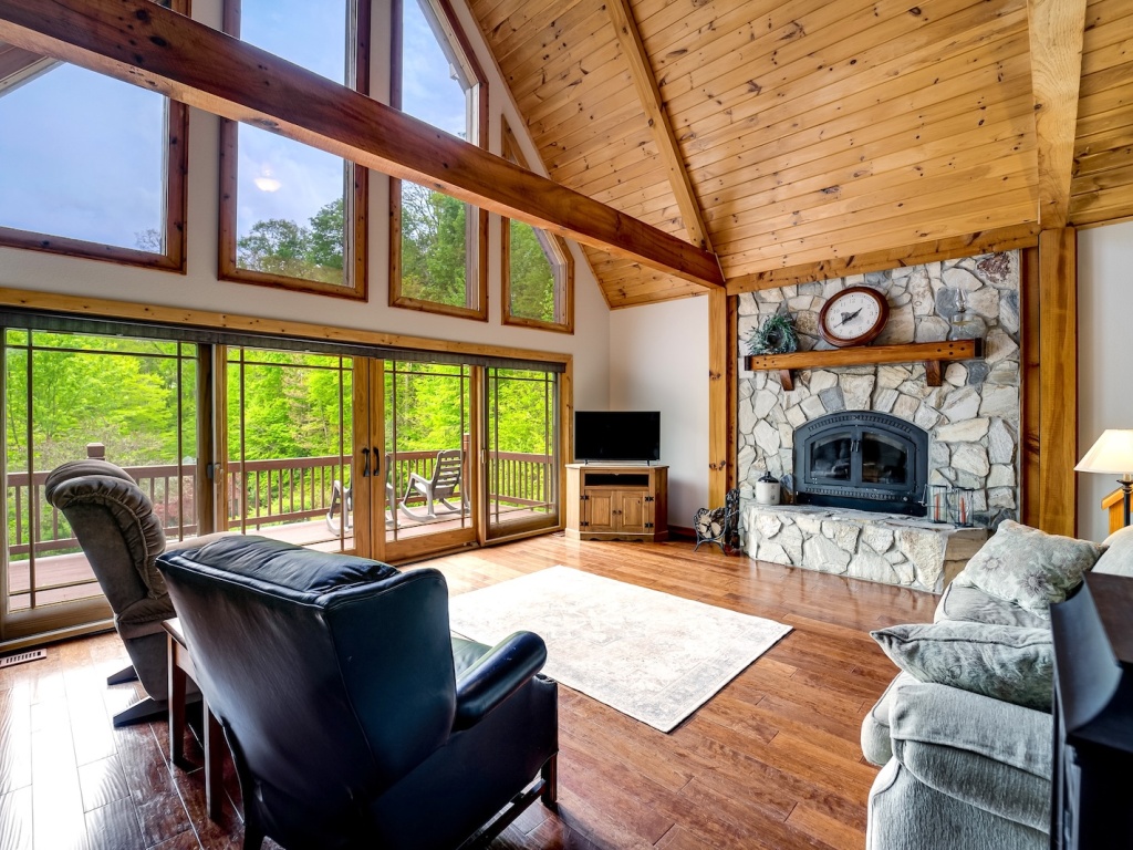 Franklin, North Carolina 28734, 3 Bedrooms Bedrooms, ,3.5 BathroomsBathrooms,Residential,For Sale,10516