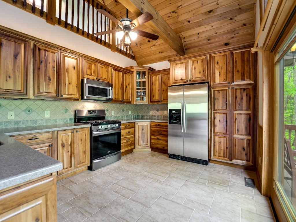 Franklin, North Carolina 28734, 3 Bedrooms Bedrooms, ,3.5 BathroomsBathrooms,Residential,For Sale,10516