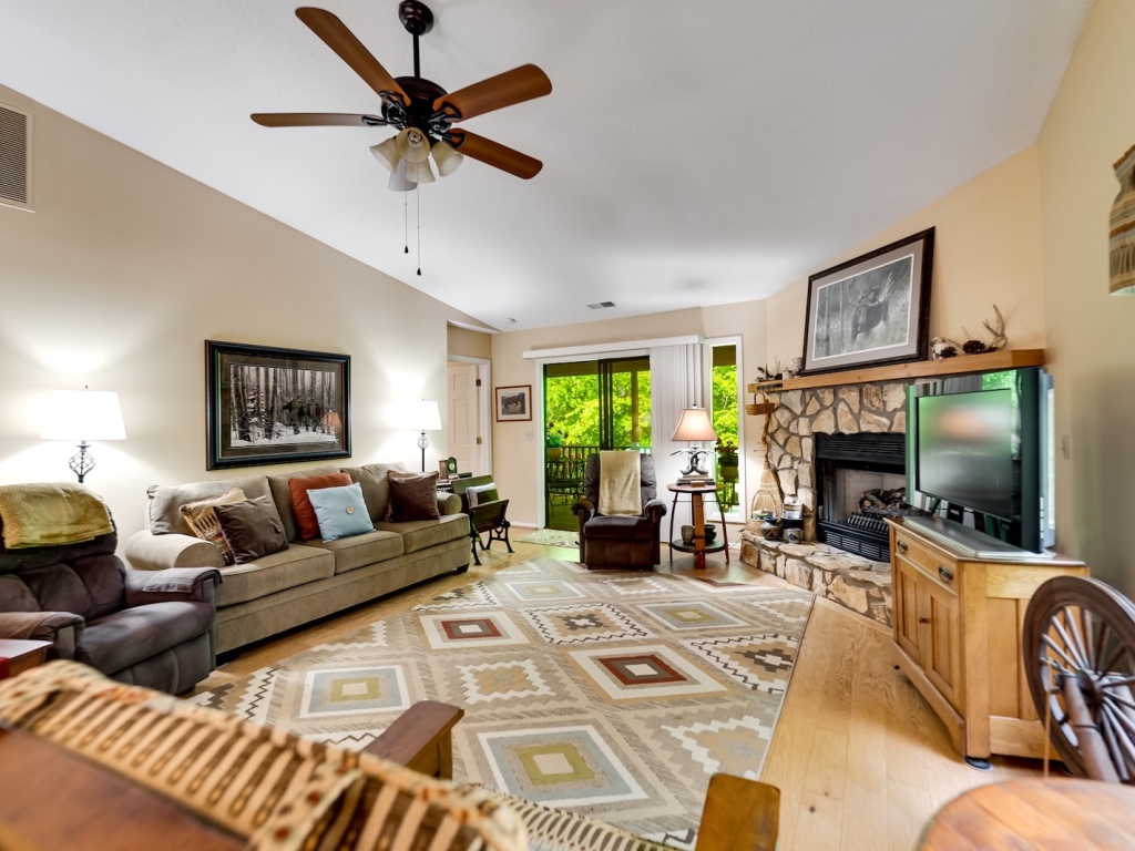 Franklin, North Carolina 28734, 2 Bedrooms Bedrooms, ,2 BathroomsBathrooms,Residential,For Sale,10519