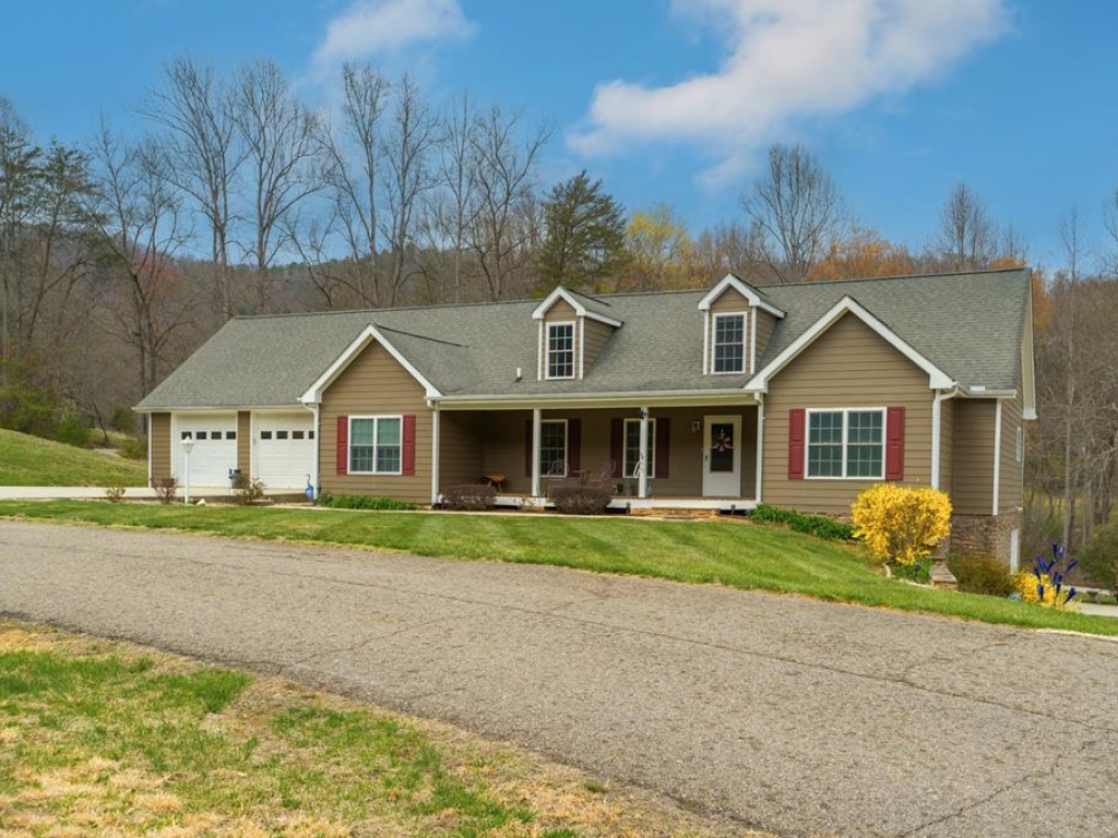 Franklin, North Carolina 28734, 3 Bedrooms Bedrooms, ,2 BathroomsBathrooms,Residential,For Sale,10522