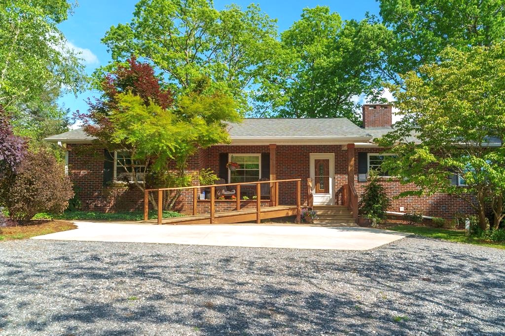 Franklin, North Carolina 28734, 3 Bedrooms Bedrooms, ,2.5 BathroomsBathrooms,Residential,For Sale,10523