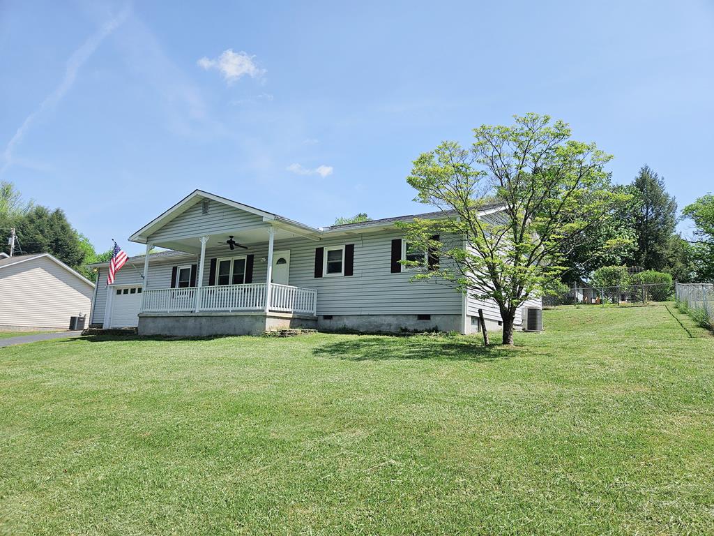 Franklin, North Carolina 28734, 3 Bedrooms Bedrooms, ,1.5 BathroomsBathrooms,Residential,For Sale,10525