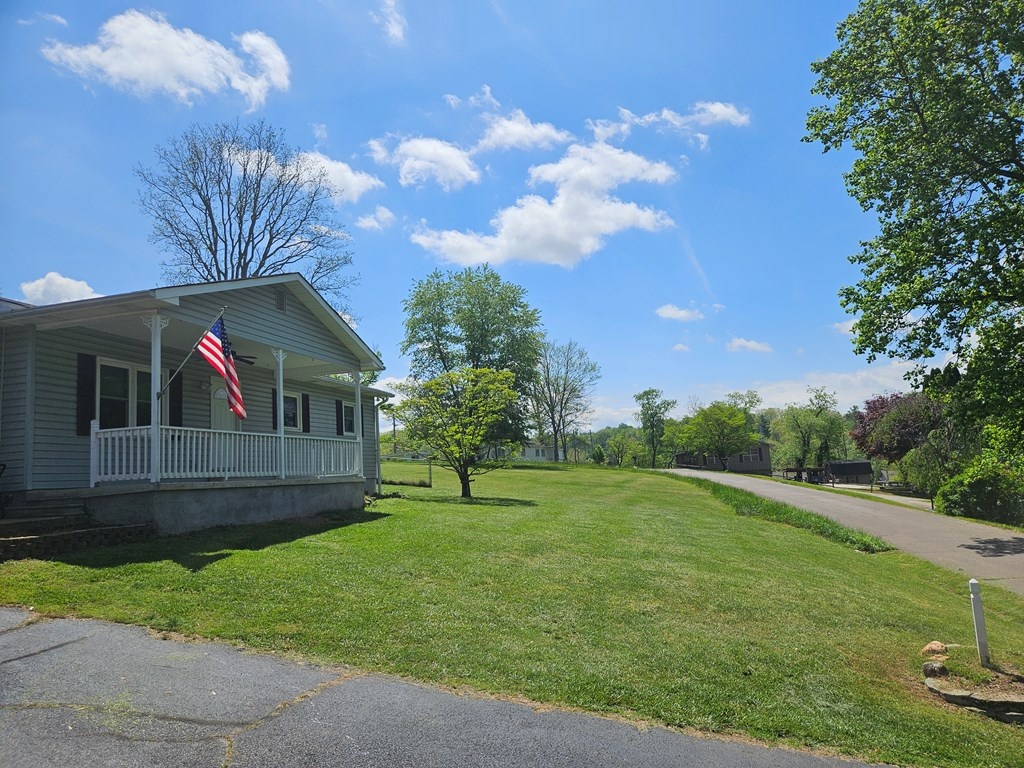 Franklin, North Carolina 28734, 3 Bedrooms Bedrooms, ,1.5 BathroomsBathrooms,Residential,For Sale,10525