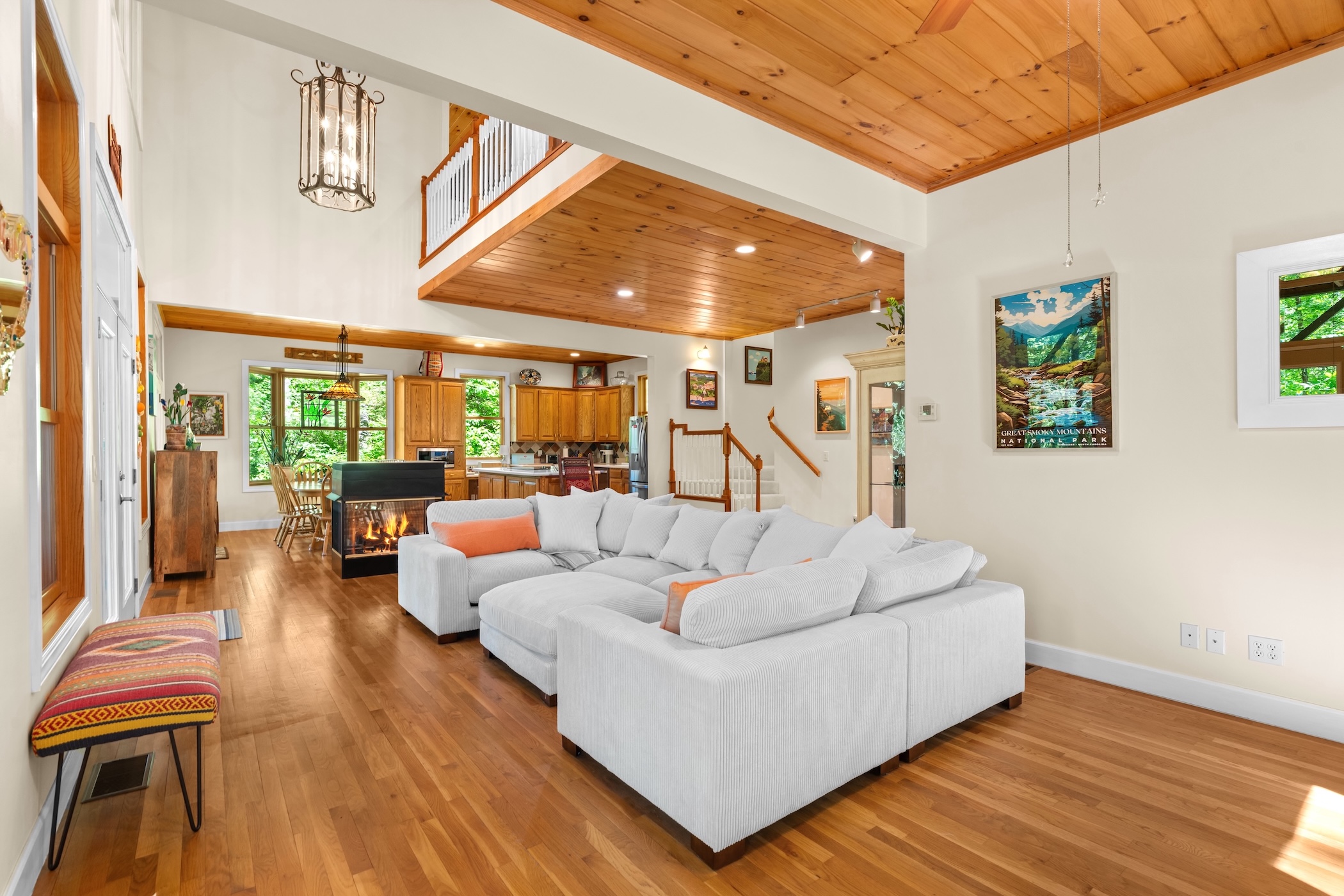 Franklin, North Carolina 28734, 3 Bedrooms Bedrooms, ,4 BathroomsBathrooms,For Sale,10528