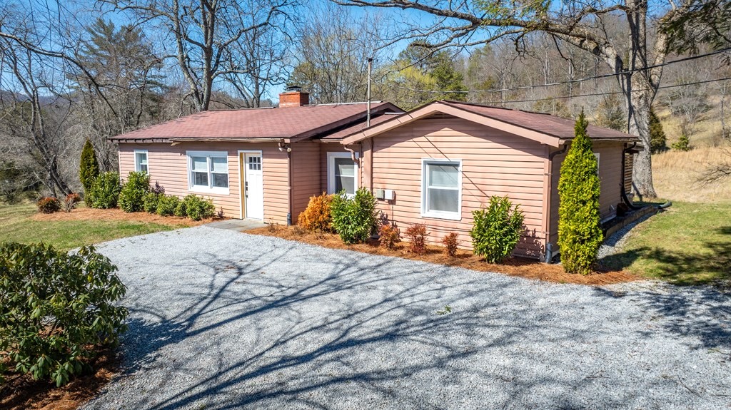 Franklin, North Carolina 28734, 2 Bedrooms Bedrooms, ,1 BathroomBathrooms,Residential,For Sale,10540