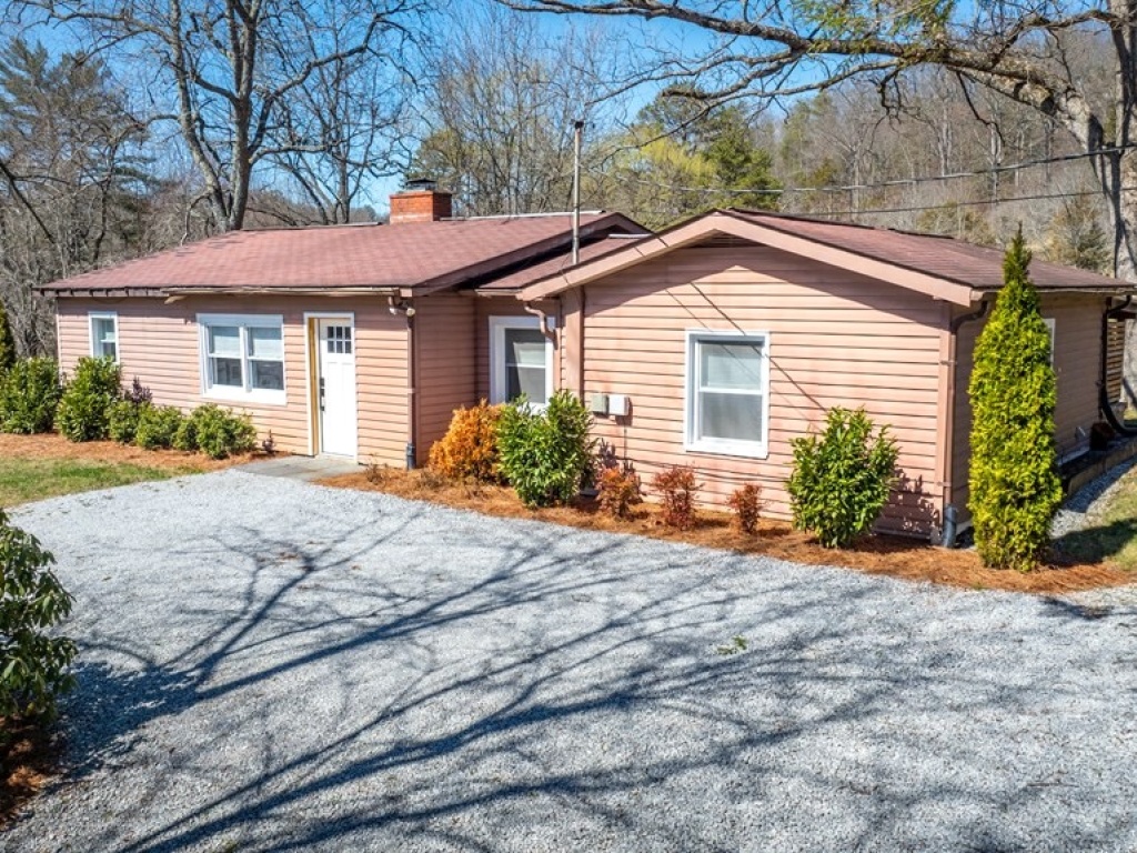 Franklin, North Carolina 28734, 2 Bedrooms Bedrooms, ,1 BathroomBathrooms,Residential,For Sale,10540