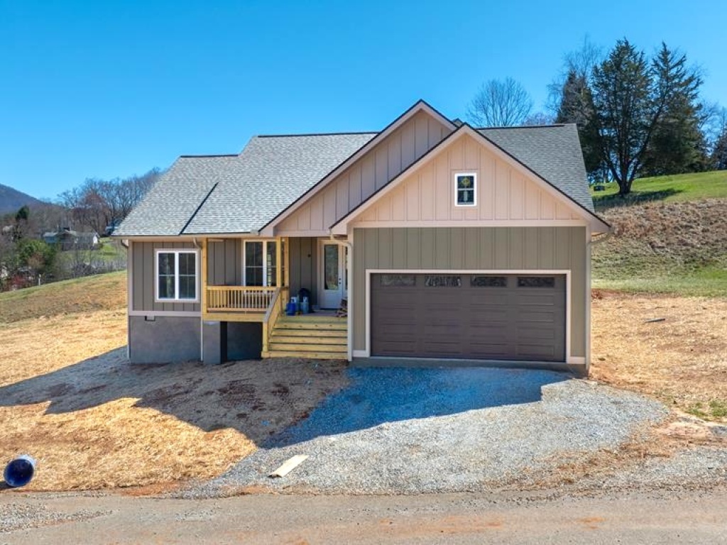 Franklin, North Carolina 28734, 3 Bedrooms Bedrooms, ,2 BathroomsBathrooms,Residential,For Sale,10541
