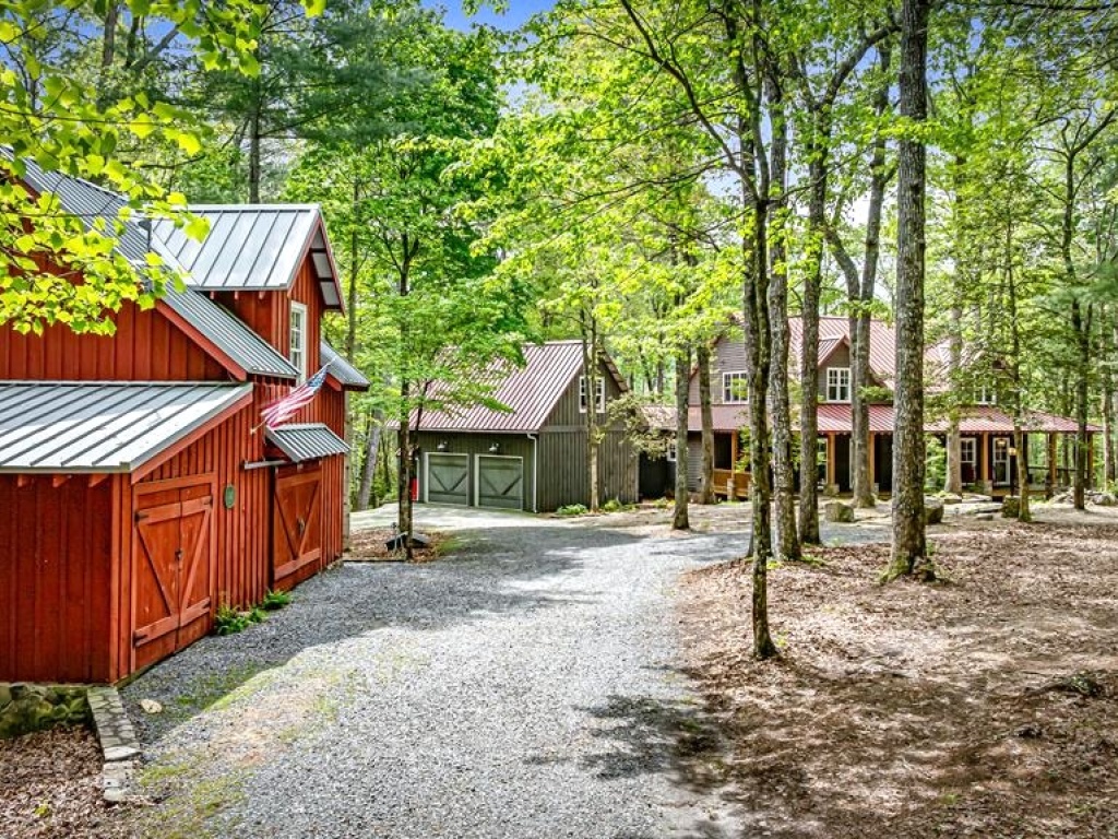 Ellijay, Georgia 30540, 4 Bedrooms Bedrooms, ,4 BathroomsBathrooms,Residential,For Sale,10551