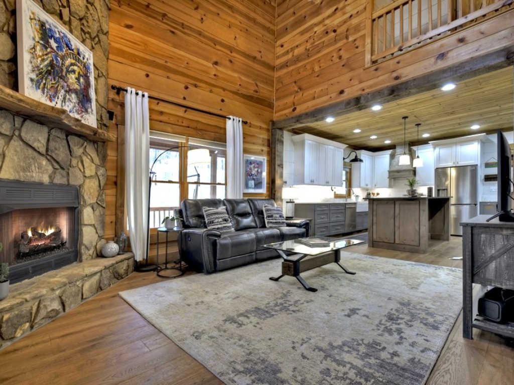 Ellijay, Georgia 30540, 4 Bedrooms Bedrooms, ,3.5 BathroomsBathrooms,Residential,For Sale,10560