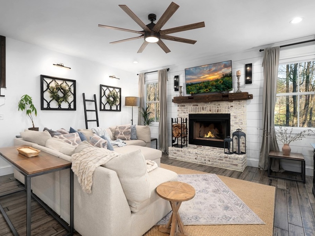 Ellijay, Georgia 30540, 3 Bedrooms Bedrooms, ,2.5 BathroomsBathrooms,Residential,For Sale,10562