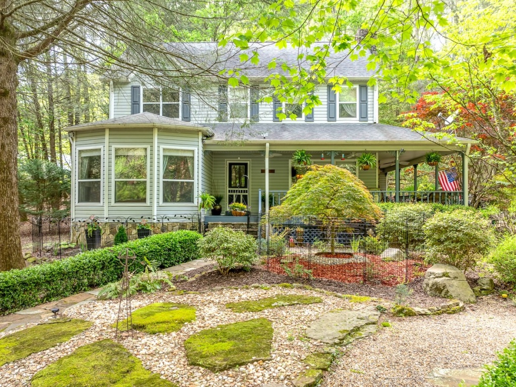 Ellijay, Georgia 30540, 4 Bedrooms Bedrooms, ,3.5 BathroomsBathrooms,Residential,For Sale,10613