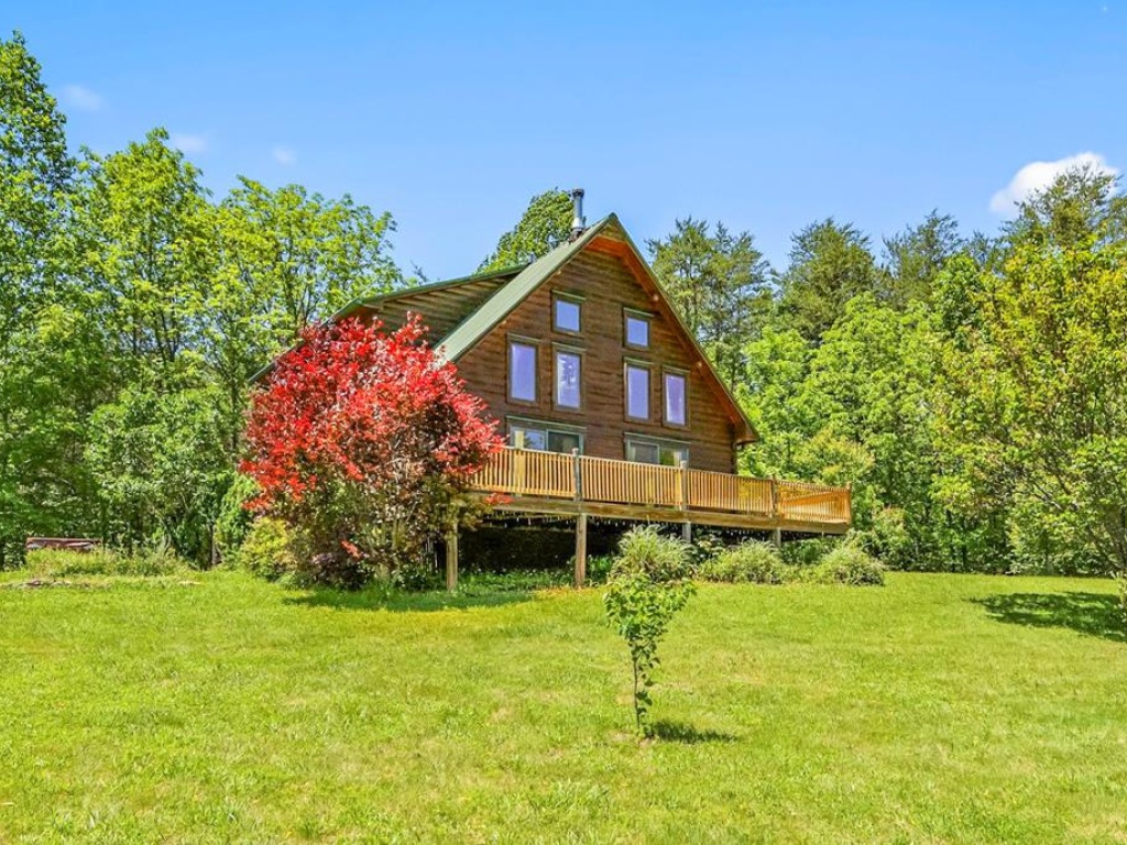 Whittier, North Carolina 28789, 2 Bedrooms Bedrooms, ,2.5 BathroomsBathrooms,Residential,For Sale,10617