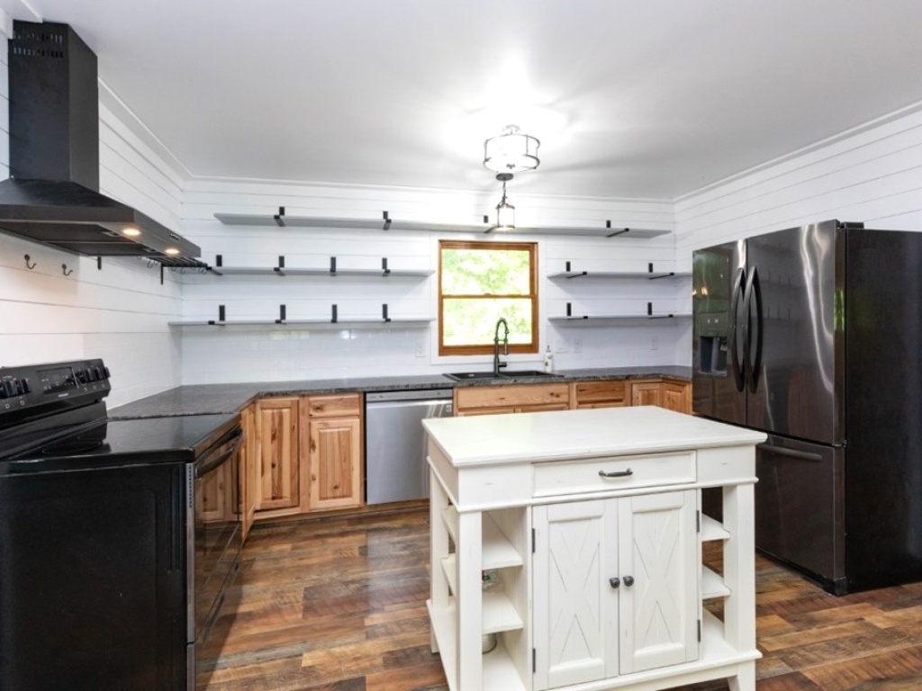 Sylva, North Carolina 28779, 2 Bedrooms Bedrooms, ,2 BathroomsBathrooms,Residential,For Sale,10634