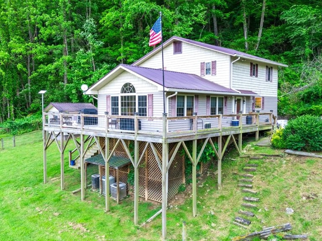 Bryson City, North Carolina 28713, 3 Bedrooms Bedrooms, ,2.5 BathroomsBathrooms,Residential,For Sale,10638