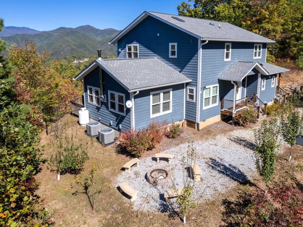 Bryson City, North Carolina 28713, 2 Bedrooms Bedrooms, ,2.5 BathroomsBathrooms,Residential,For Sale,10640