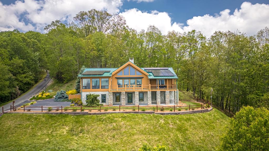 Bryson City, North Carolina 28713, 4 Bedrooms Bedrooms, ,3.5 BathroomsBathrooms,Residential,For Sale,10646
