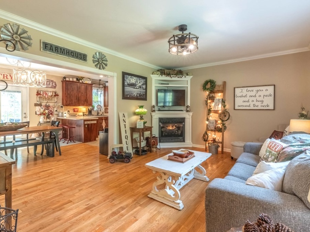 Sylva, North Carolina 28779, 3 Bedrooms Bedrooms, ,3 BathroomsBathrooms,Residential,For Sale,10648