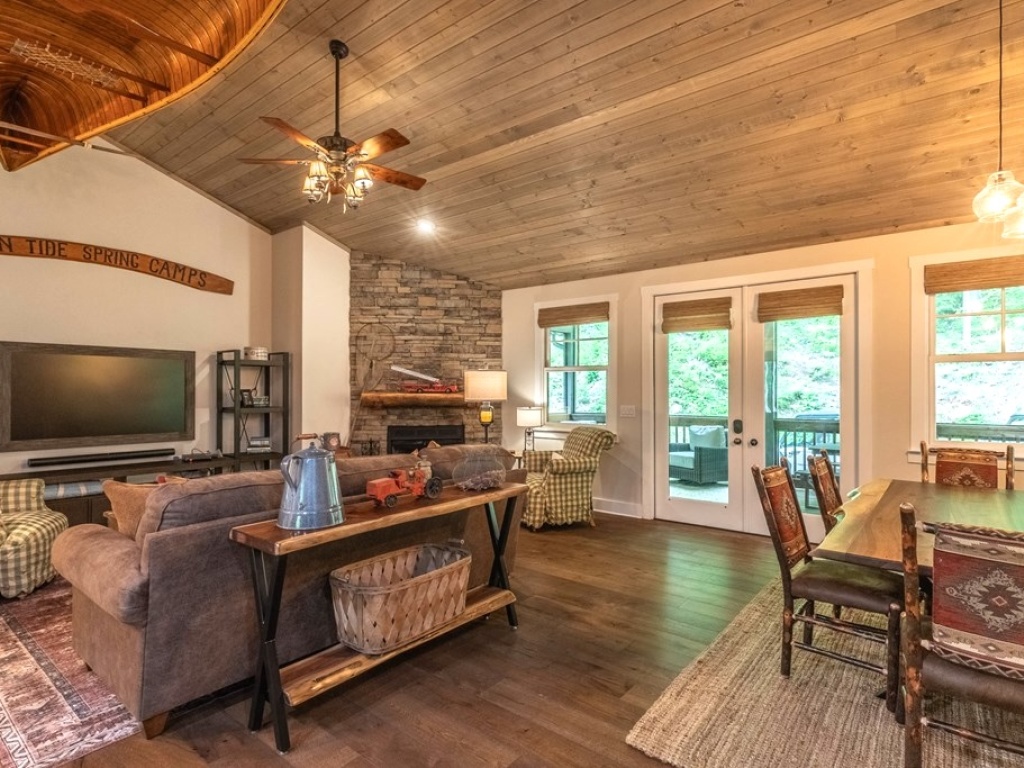 Tuckasegee, North Carolina 28783, 3 Bedrooms Bedrooms, ,2 BathroomsBathrooms,Residential,For Sale,10652