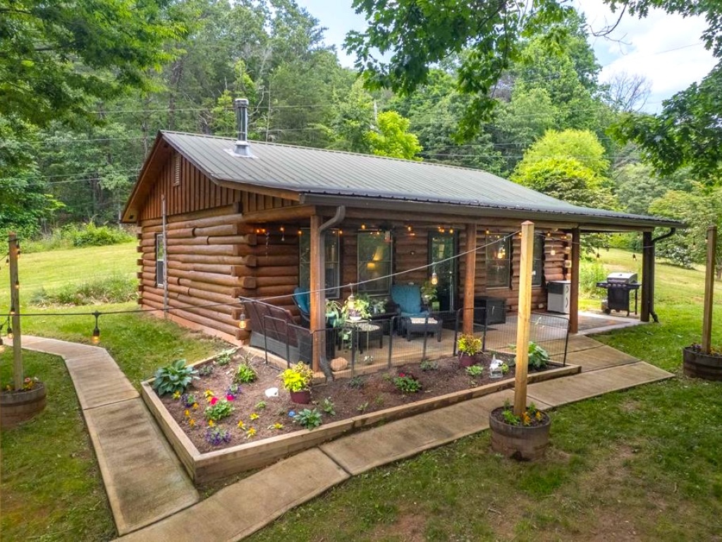 Cullowhee, North Carolina 28723, 2 Bedrooms Bedrooms, ,1 BathroomBathrooms,Residential,For Sale,10655