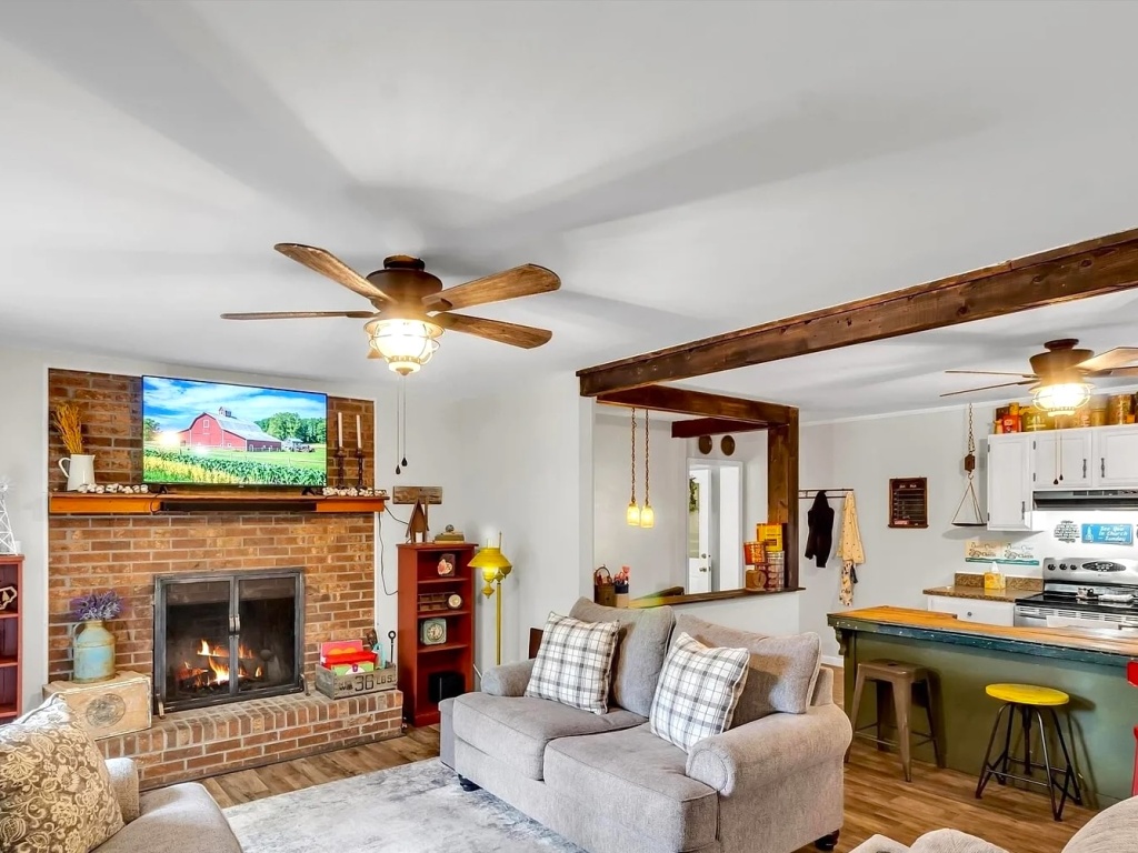 Franklin, North Carolina 28734, 3 Bedrooms Bedrooms, ,3 BathroomsBathrooms,Residential,For Sale,10660