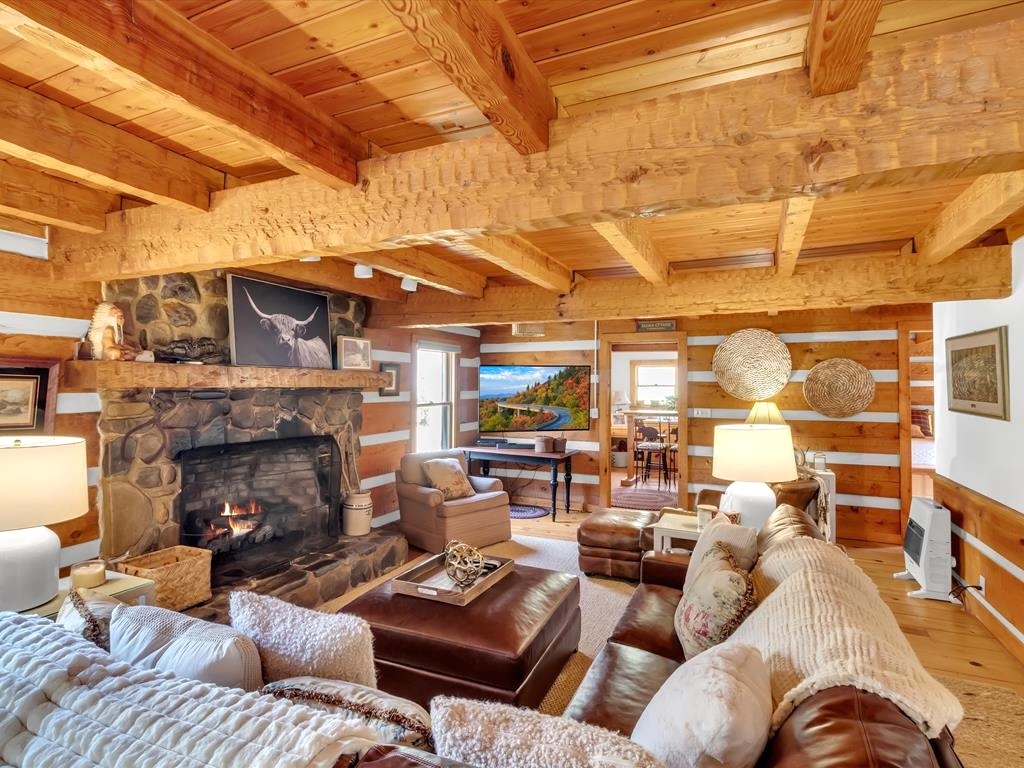 Robbinsville, North Carolina 28771, 6 Bedrooms Bedrooms, ,4 BathroomsBathrooms,Residential,For Sale,10661