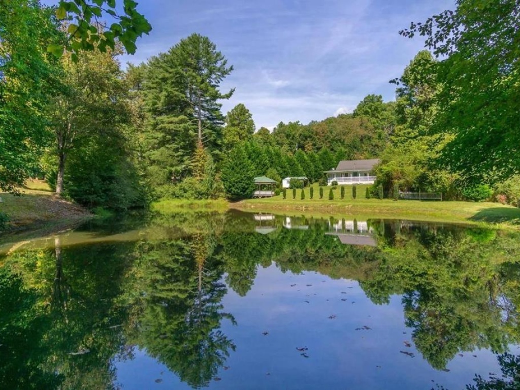 Bryson City, North Carolina 28713, 2 Bedrooms Bedrooms, ,2 BathroomsBathrooms,Residential,For Sale,10663