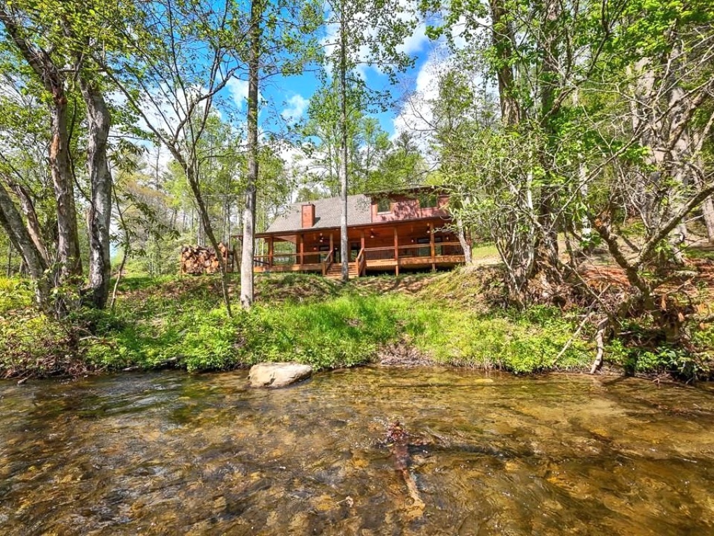 Robbinsville, North Carolina 28771, 3 Bedrooms Bedrooms, ,2.5 BathroomsBathrooms,Residential,For Sale,10665