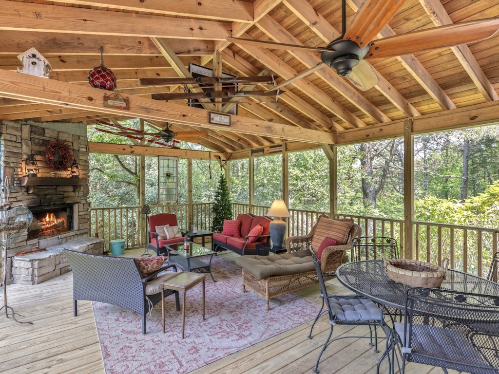 Highlands, North Carolina 28741, 2 Bedrooms Bedrooms, ,2 BathroomsBathrooms,Residential,For Sale,10672