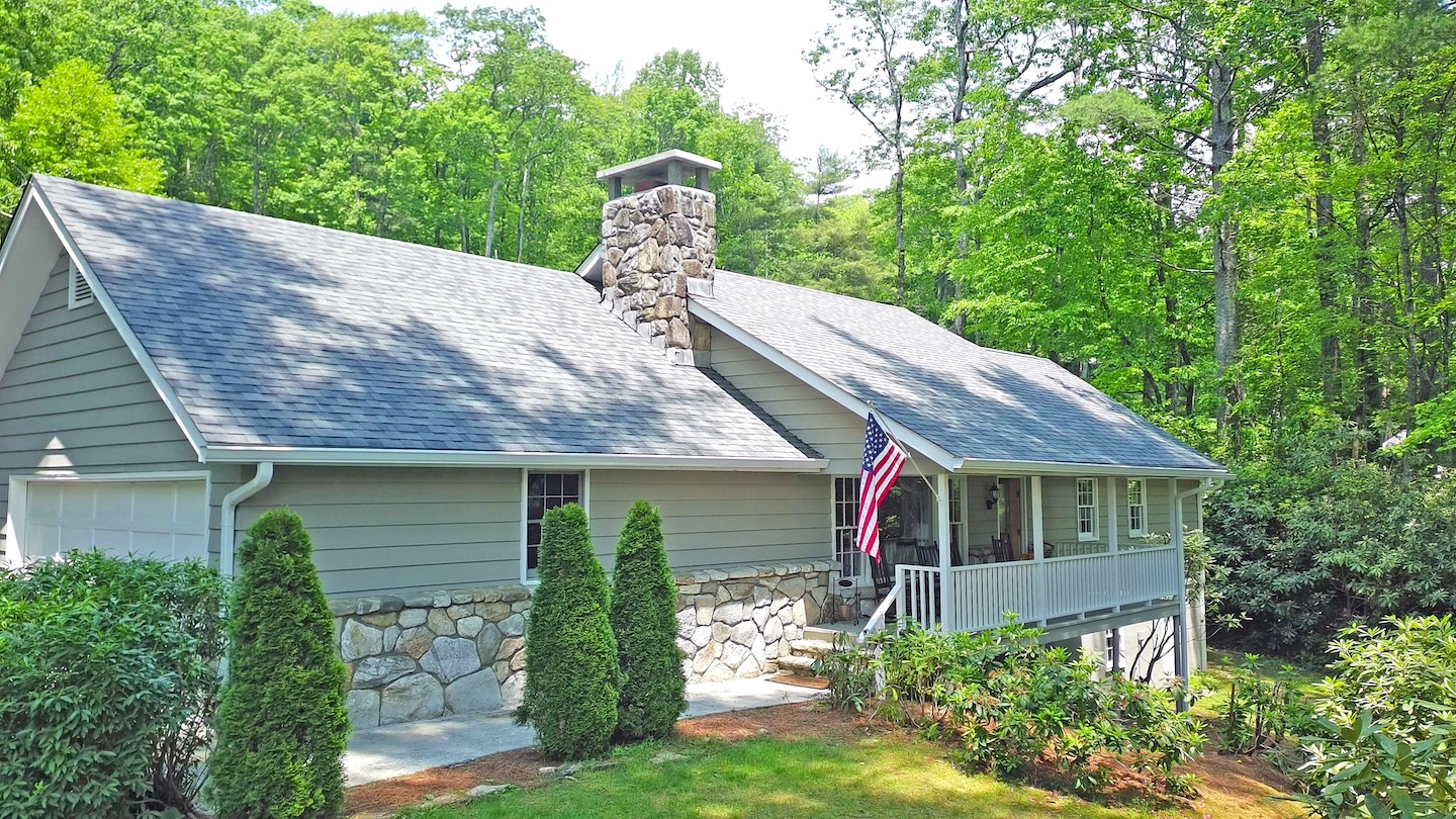 Highlands, North Carolina 28741, 3 Bedrooms Bedrooms, ,2 BathroomsBathrooms,Residential,For Sale,10678