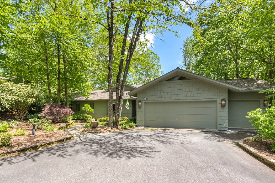 Highlands, North Carolina 28741, 3 Bedrooms Bedrooms, ,4 BathroomsBathrooms,Residential,For Sale,10679